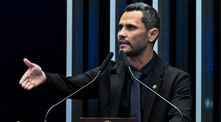 Vereadores na mira: O alerta do Senador Cleitinho ecoa em Itiquira e levanta questionamentos sobre gastos com diárias.