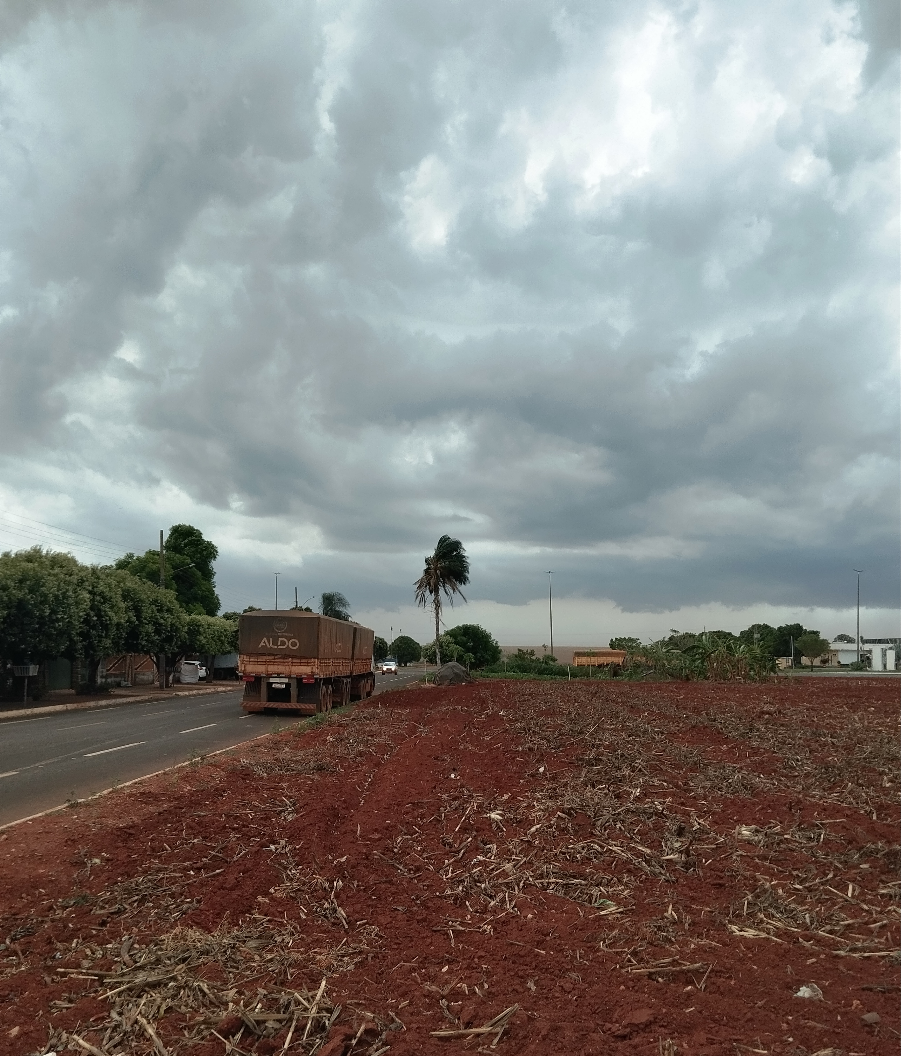 Vendaval atinge o distrito e assusta moradores
